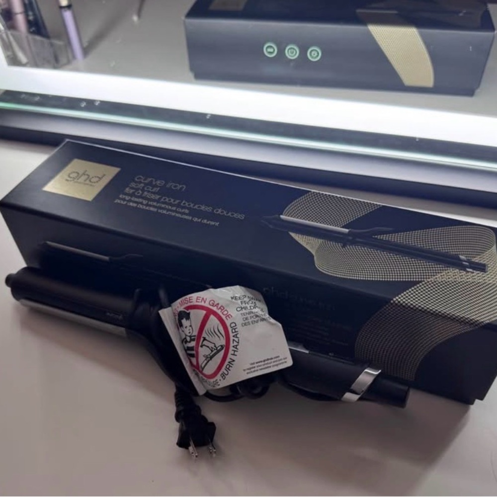 ghd Curve Iron in Black and Gold